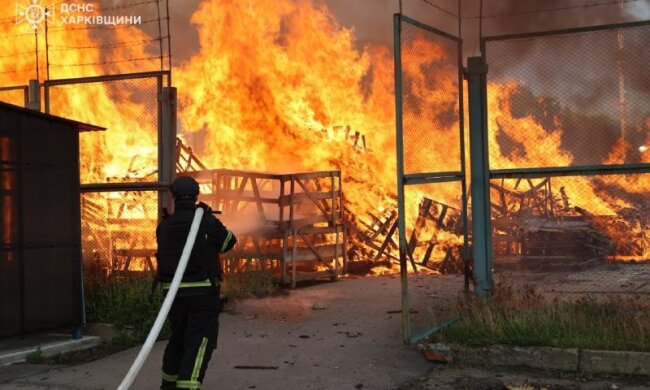 Пожежа після обстрілу Харківщини