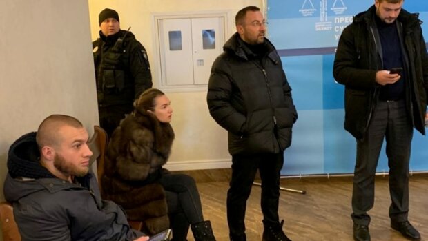 Вячеслав Соболев с женой в зале суда, фото: Униан