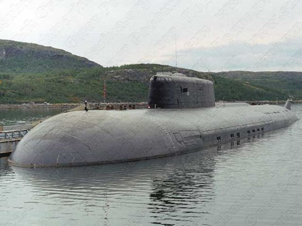 Охоплений пожежею російський підводний човен вирішили затопити