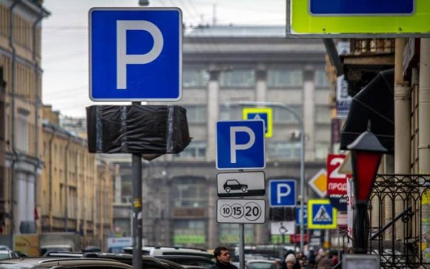 Кияни допомогли черговому недоводію "індивідуальним паркуванням"