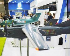 Україна показала сучасну бронетехніку і літаки (фото, відео)