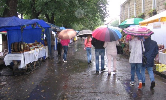 Синоптики порадили запасатися теплим одягом на вихідні