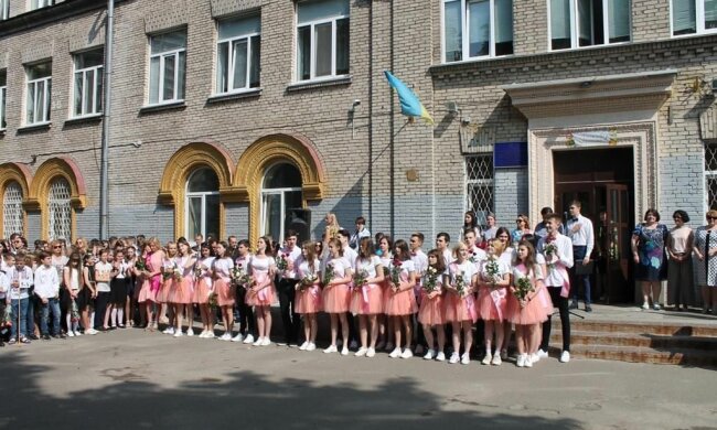 В Киеве коронавирус пробрался в школу перед 1 сентября - ни звонка, ни первоклашек с букетами