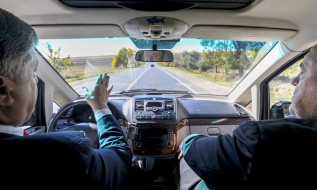 Порошенко за кермом