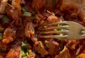 Нежное томленое пряное мясо, кадр из видео