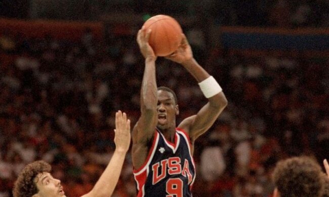 Старые кроссовки Майкла Джордана продали за впечатляющую сумму