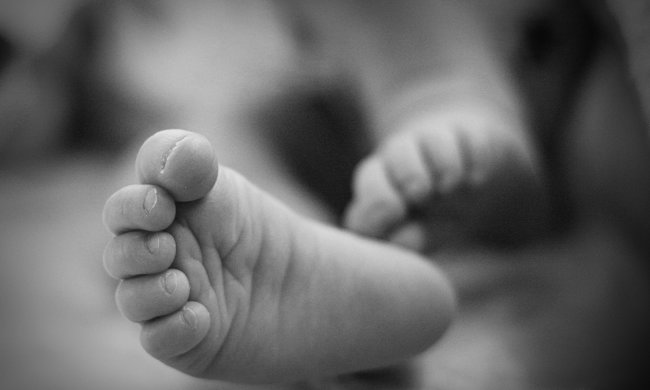 На світ з'явилася перша здорова дитина від матері, інфікованої смертельним вірусом: цей випадок перевернув всю медицину