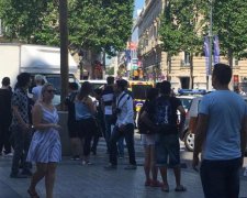 Смертник протаранив паризьких копів, авто вибухнуло