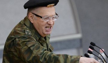 Соцмережі про Жириновського: свита готує царя до виборів