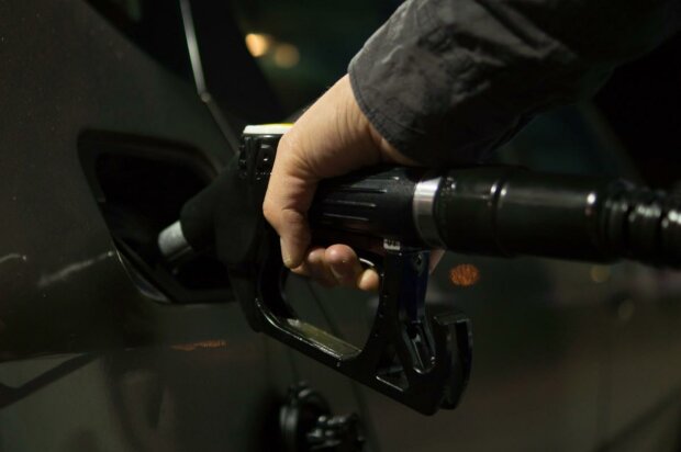 Коронавірус загрожує цінами на автомобільне паливо, експерти склали прогнози на березень