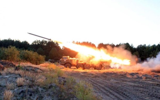 Украинская артиллерия провела зрелищные стрельбы с "Ураганов"