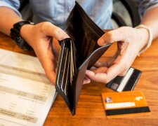 Даже соцвыплаты могут заблокировать: должников лишают последних копеек – кто в зоне риска