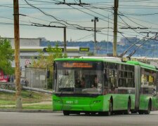 Ноу-хау від Кернеса? у Харкові засікли тролейбус без дверей, дикі кадри