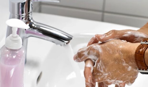 Мытье рук, скриншот: YouTube