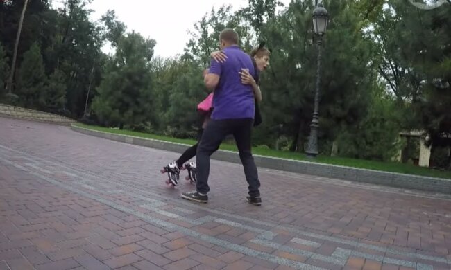 Елена-Кристина Лебедь соблазняла чужого парня в супермини, о Розенко и не вспомнила