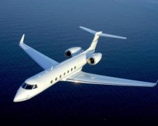 Самолет с известным исполнителем попал в аварию
