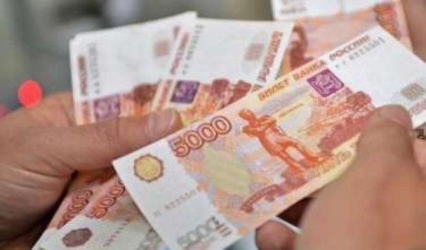 Українці просять заборонити російський рубль