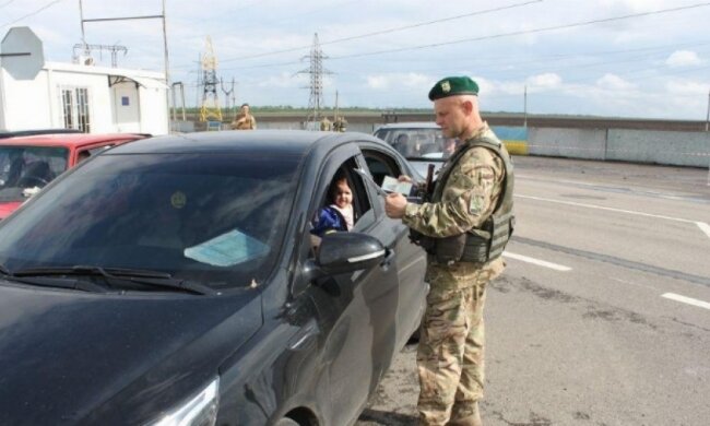 В очереди на въезд в Украину умерли двое беженцев 