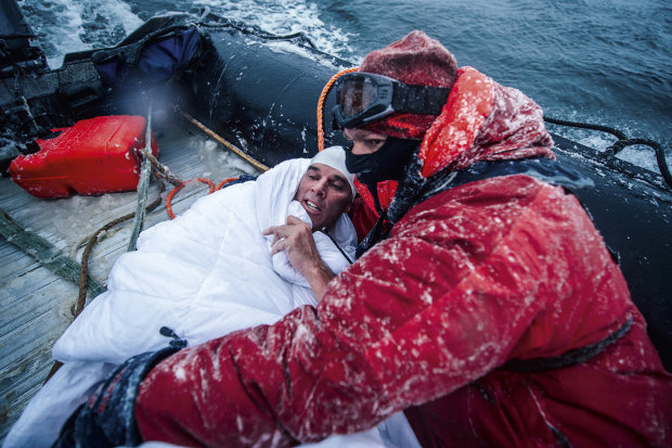 "Не знаю, чи виживу я наступного разу": історія Льюїса Гордона П'ю, який здійснює неймовірні запливи заради порятунку природи
