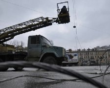 Одеський буревій повибивав людям шибки та обірвав електролінії (фото)