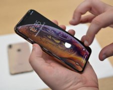 iPhone XS и XS Max распаковали перед камерой