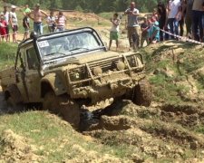 В Карпатах машина с людьми сорвалась с горы: есть пострадавшие