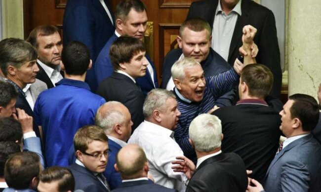 Під виглядом бюджету українцям підсунули жахливу боргову яму