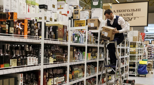 Зав'язуємо зі шкідливими звичками: ціни на алкоголь та цигарки злетять вгору