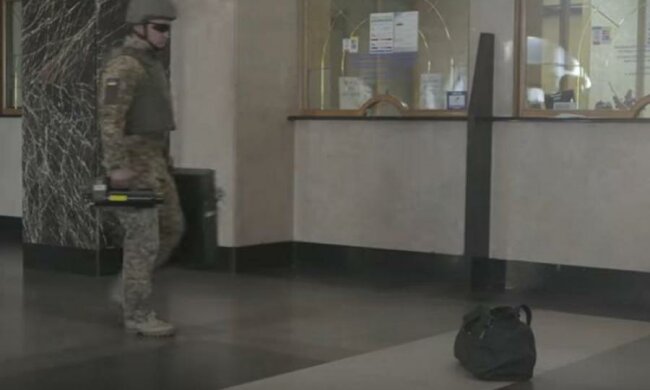 В СБУ показали, что делать с подозрительными сумками