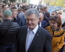 "Протягнути одну зі своїх колон в Раду": Романенко натякнув, що пов’язує Вакарчука та Порошенка