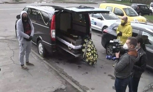 У Тернополі зневірені українці влаштували дивний похорон без небіжчика