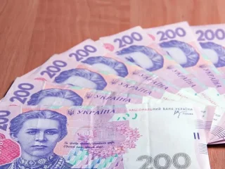 Українські гривні різних номіналів, банкноти НБУ