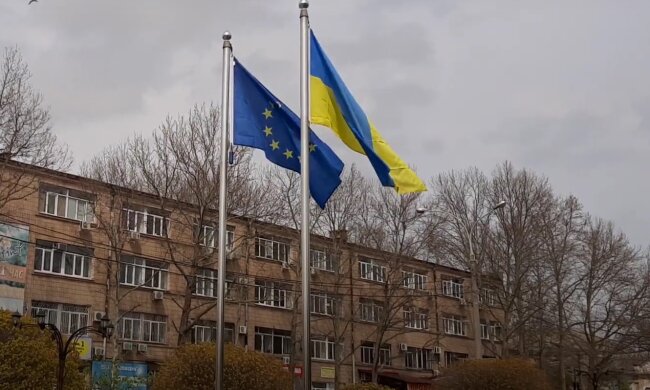 Прапор ЄС та України. Фото: скрін youtube