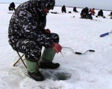 150 рибалок дрейфують на крижині на Кременчуцькому водосховищі