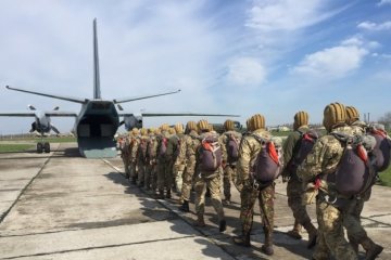 В сети показали тренировку украинских десантников