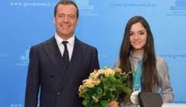 Дмитрий медведев и Евгения Медведева. Фото: Youtube