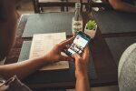смартфон в руках, фото: pxhere