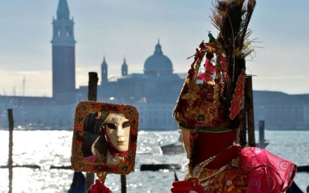 Полет ангела и огненные лица: в Венеции стартовал грандиозный праздник
