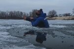 Провалился под лед, скриншот: Youtube
