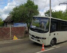 У Львові в яму провалилася маршрутка з людьми - кричали і молилися