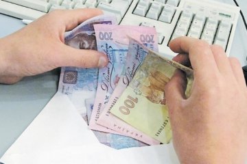 Кабмин повысит зарплаты врачей и учителей на 19 процентов