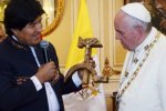 Папі Римському подарували розп'яття на серпі та молоті
