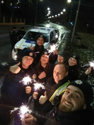 Копы из Нацполиции дежурят в новогоднюю ночь, фото: соцсети