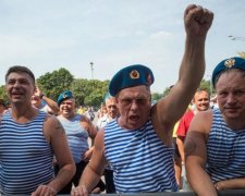 Встали з колін, сіли на дупу: всі гріхи росіян викрив один скандал