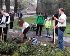 Одеситам вручать по мітлі: де і коли стартує "велике прибирання"