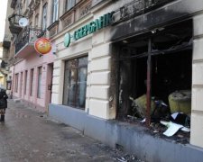 Красная месть: во Львове подожгли российский банк  