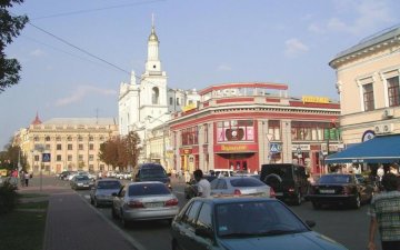 Будете руки заламывать? Спор киевлянки с копами перерос в потасовку