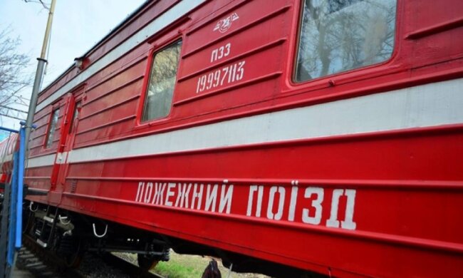 Пожежні потяги направили на гасіння бази в Балаклії