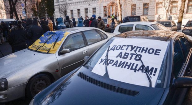 Українці терміново здають євробляхи за копійки: почалося