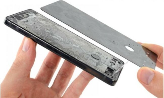 Новий смартфон Essential PH-1 ошелешив "якістю" збірки